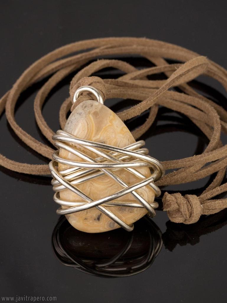 Copia de Blanco y negro colgante